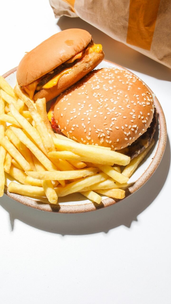 2 hamburgesas con papas